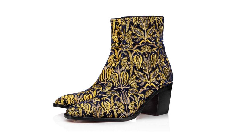 Omeric金色刺繡短靴，9萬5300元。品牌提供