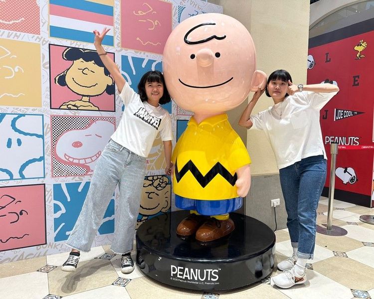 「PEANUTS」進駐麗寶OUTLET MALL B區1F國際展演廳，現場還有多款200公分史奴比大型公仔，提供粉絲拍照。麗寶提供