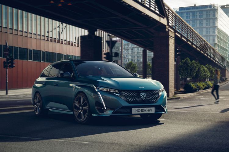 Peugeot大改款308 SW車頭以掀背款為基礎，但車身拉長到4640mm，將整體線條塑造得更為修長。原廠照片