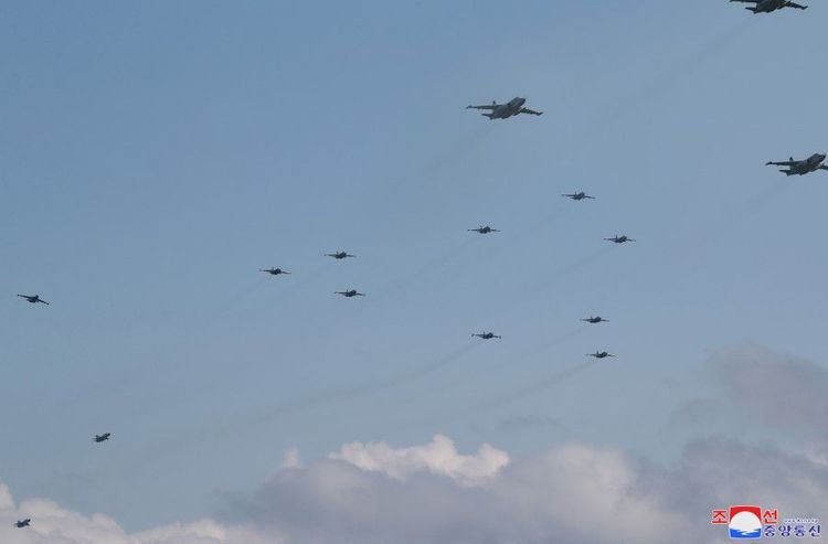 北韓官媒朝中社發布軍機的照片。朝中社