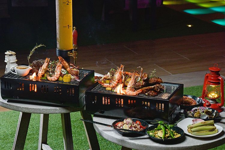 高雄英迪格Pier No.1高空酒吧打造主廚桌邊秀。高雄英迪格提供