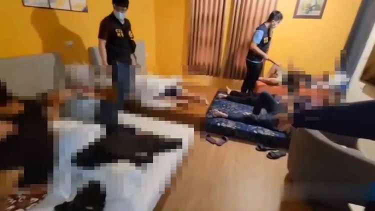 警方攻堅當場控制在民宿內的收簿集團成員。讀者提供