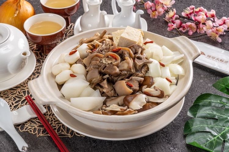 「廣式湘羊腩煲」迷人香氣令人欲罷不能，羊肉更是Q彈有勁。福容提供