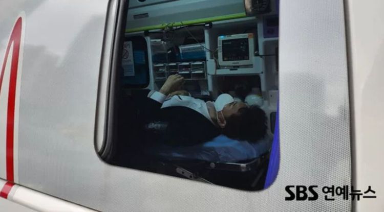 朴修弘昨被送醫治療後已返家休息，改以電話與地院的父親、兄嫂對質調查。翻攝SBS娛樂新聞