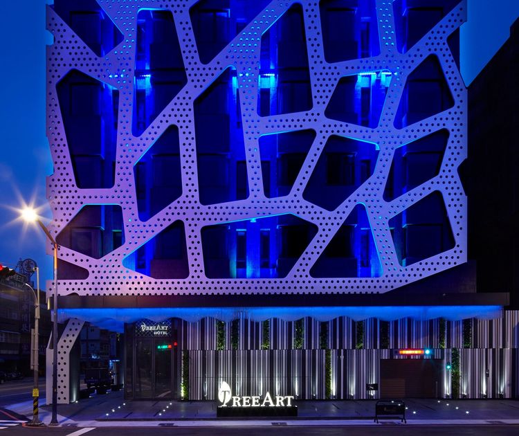 璞樹文旅是台中首間SGS檢驗合格的香氛設計旅宿，飯店以花漾、枝葉、年輪、璞樹等元素規劃42間舒適客房。業者提供