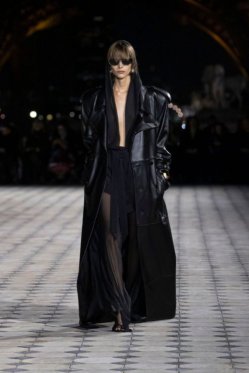 SAINT LAURENT 2023春夏女裝大秀。品牌提供