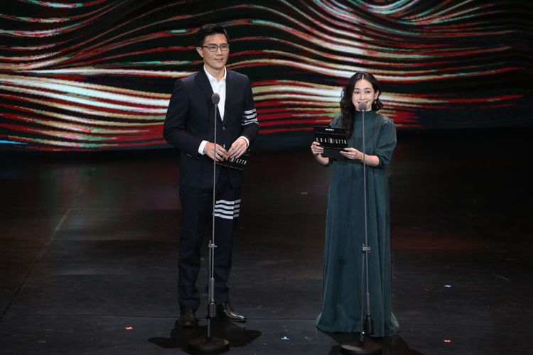 蔣偉文（左）、蔡燦得擔任頒獎人。陳明中攝