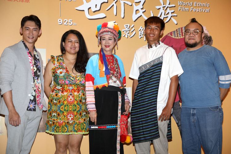 溫昇豪（左起）、導演陳潔瑤、湯蘭花、陳宇、導演葉天倫出席世界民族電影活動。陳明中攝