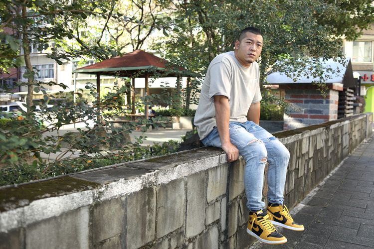 草爺月開銷90萬，生活壓力不小。陳明中攝 場地提供／富士豬排