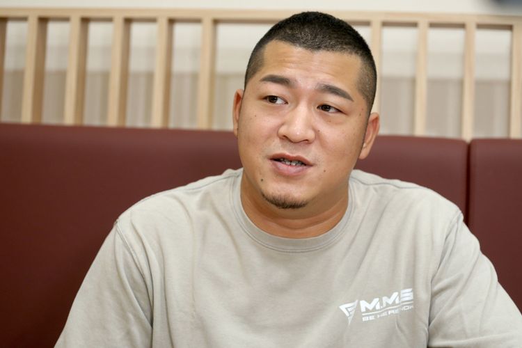 草爺平常住在南投。陳明中攝 場地提供／富士豬排