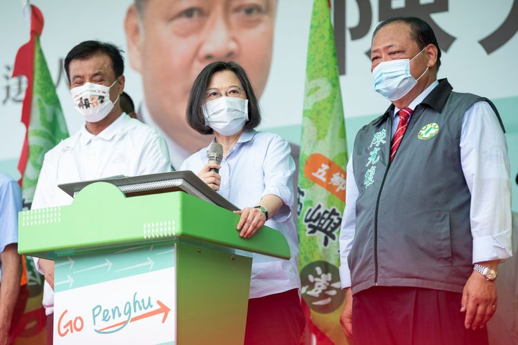 蔡英文致詞盛讚陳光復過去當縣長時，克服冬天旅遊淡季瓶頸。民進黨提供