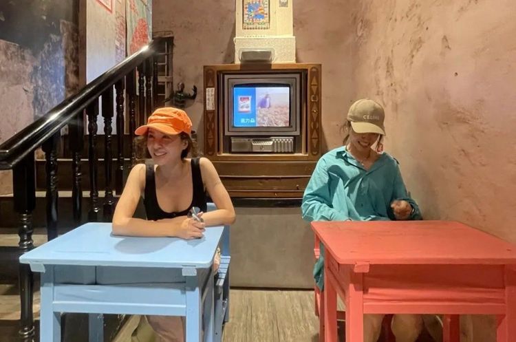 蔡依林微露酥胸與姊姊合照。翻攝蔡依林IG