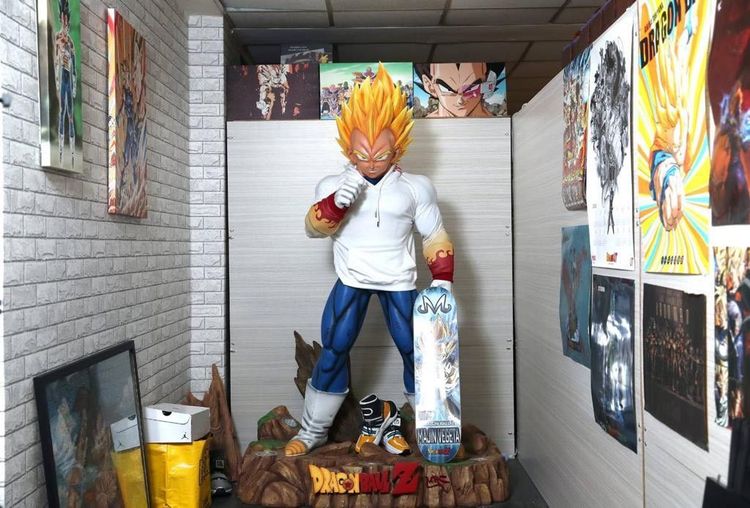 一尊等人身高的「達爾」，要價數十萬元。陳明中攝