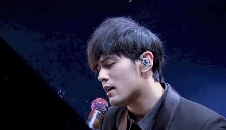 天王周杰倫為《黑狗兄返來了-寶島歌王洪一峰10周年紀念特展》點讚。財團法人洪一峰文化藝術基金會提供