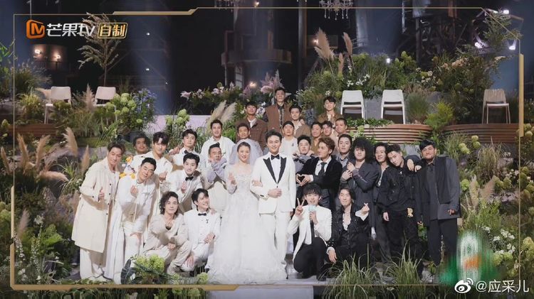 張智霖近日在《披荊斬棘的哥哥2》與袁詠儀補辦婚禮。翻攝應采兒微博