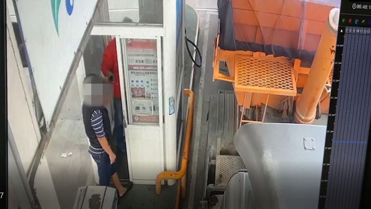 不知情的大貨車司機，購買帳號後前往加油站加油。警方提供