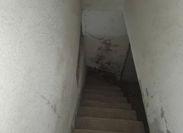 該房遭吐槽適合拍恐怖片。翻攝臉書大台南房屋租、售、法拍屋交流區