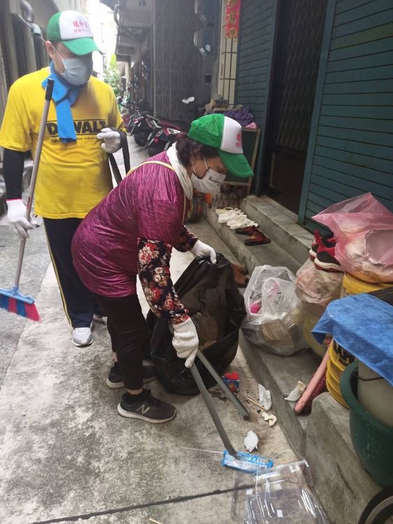 高市府因應此群聚疫情，今宣布即日起擴大警戒範圍，包括前鎮區16里、鳳山區3里，並立即執行三合一登革熱防治工作，進行擴大疫調、病媒蚊消除、環境清潔消毒。
