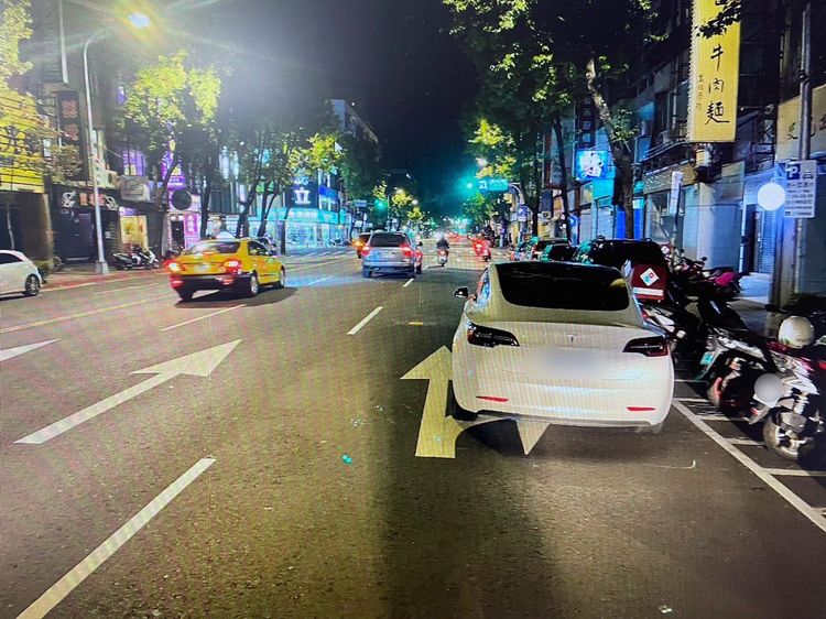 許凱皓去年違停造成女外送員追撞。警方提供