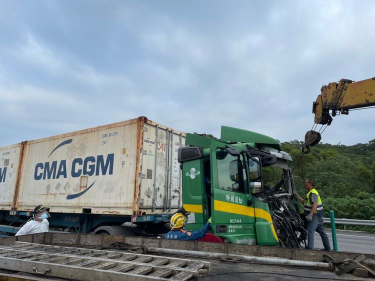 國道3號南下西湖服務區，下午在施工區附近，再發生追撞、釀1人受傷事故。民眾提供