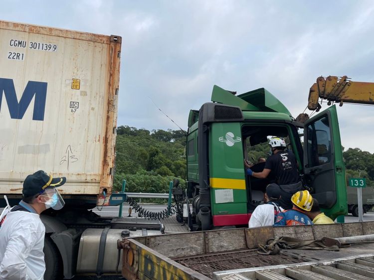 事故地點在南下133公里，距離施工地點約1公里，疑塞車回堵時，未留意前方動態、未保持安全距離追撞。民眾提供
