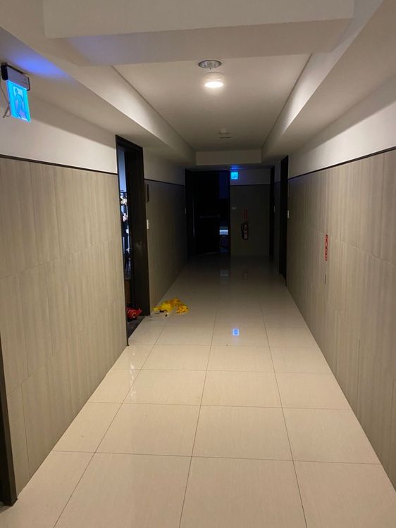 警方到周男住處採證，初步未發現有外力介入跡象。讀者提供