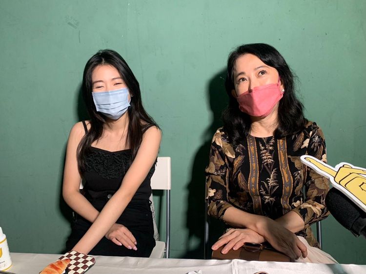 邱于庭（右）非常疼愛女兒。蔡依庭攝