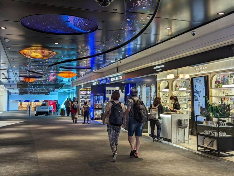 機場產業相關業者期盼，加快與國際接軌恢復人潮。翻攝畫面