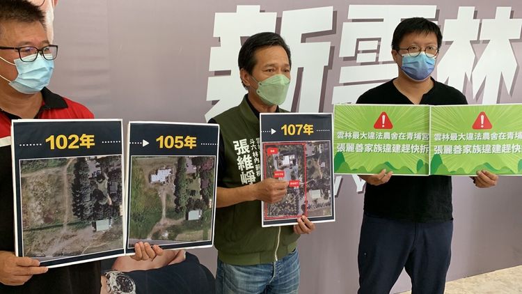 張維崢拿出空拍圖籲請楊植斗同樣標準檢視張家違建。魏嘉良攝