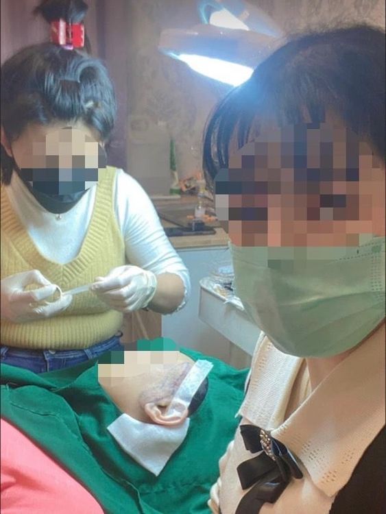 潘女（右）與阮女為同鄉整型。專勤隊提供