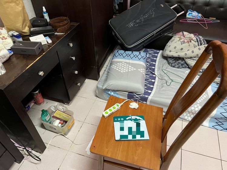 移工怕被查獲居然以為拆下門牌就不會被找到。讀者提供