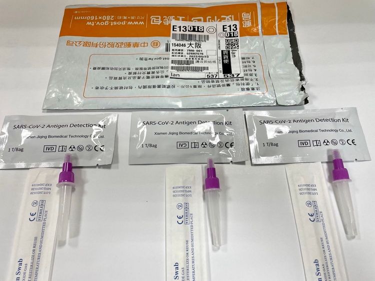 高雄市專勤隊查獲越南女子賣快篩試劑。讀者提供