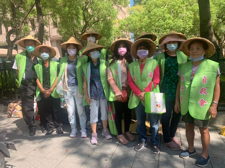 自救會成員約40多人前往內政部抗議。江孟謙攝