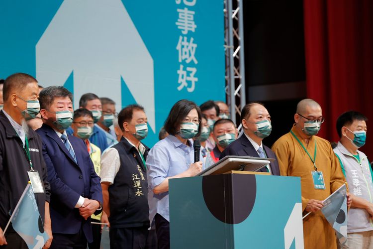 蔡英文喊話力挺陳時中。民進黨提供