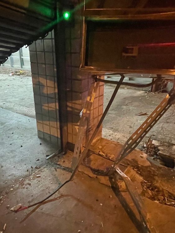 草爺公司被撞到毀損。草爺提供