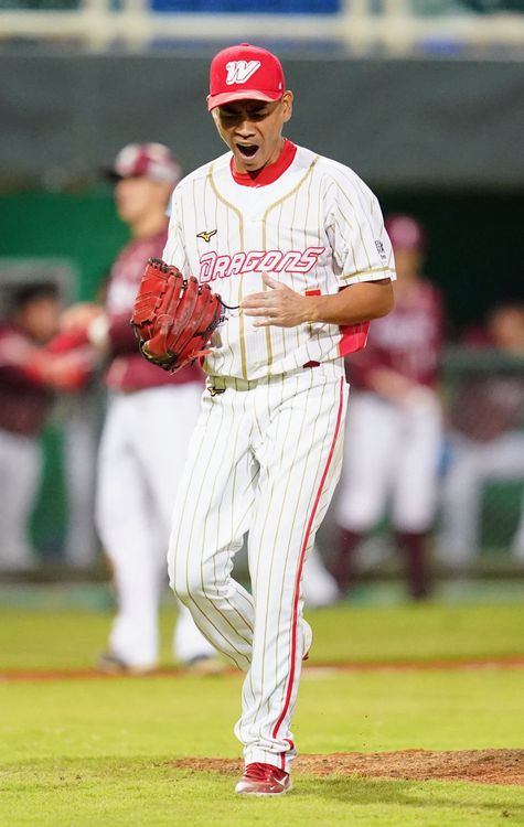 味全羅華韋化解滿壘危機後振奮狂吼。　味全龍提供