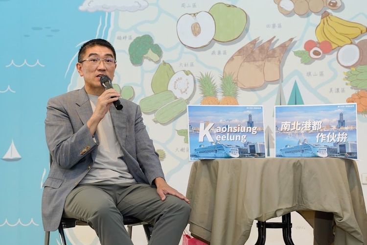 謝國樑提出電動車政見，吸引許多民眾注意。翻攝畫面