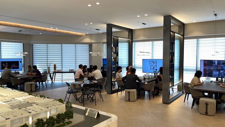 「首席大院」採用知名建築團段，社區將近4000坪基地，單案總銷達百億元。三發地產提供