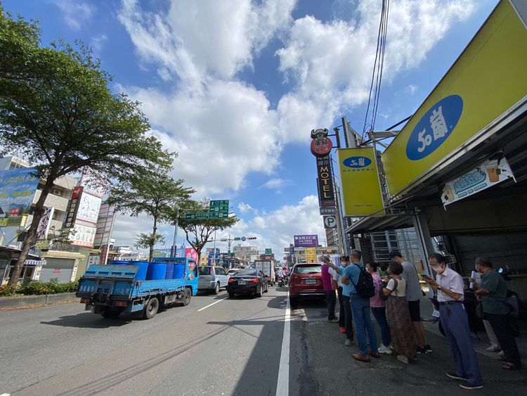 縣議員劉惠娟與農業處等相關人員到場會勘。孫英哲攝