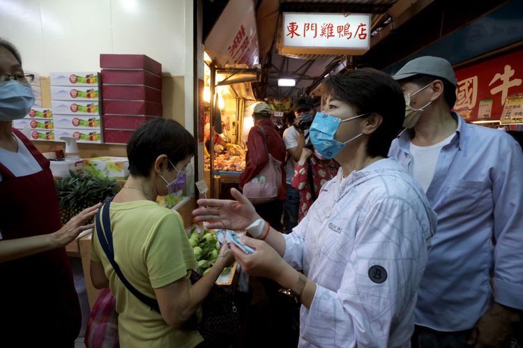 多數攤販對於黃珊珊的出現表現冷感。林林攝