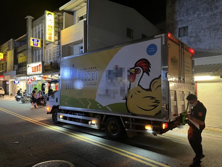 當時店家未營業，所幸未釀傷亡。翻攝畫面