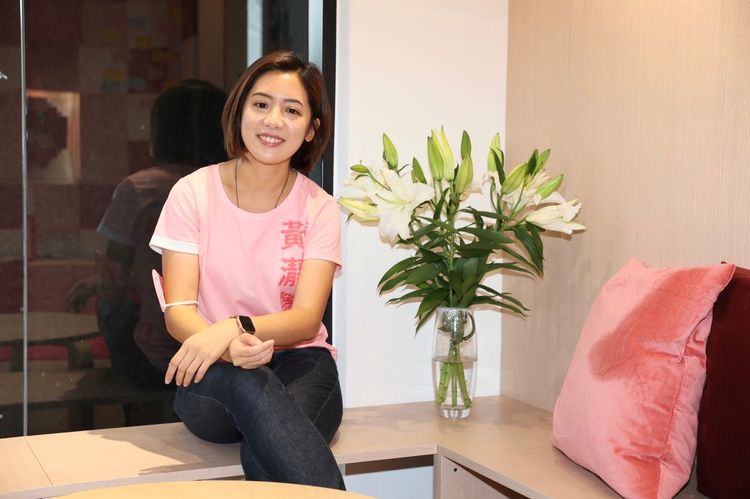 黃瀞瑩出席「士北議員參選人黃瀞瑩 服務處暖屋」活動。彭欣偉攝