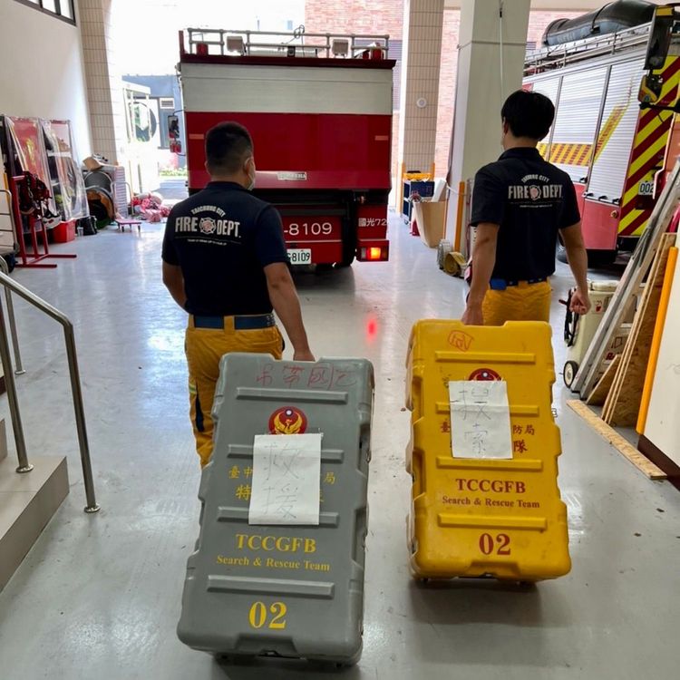 台中救災大隊集結出發前往花蓮協助救災。台中市政府提供