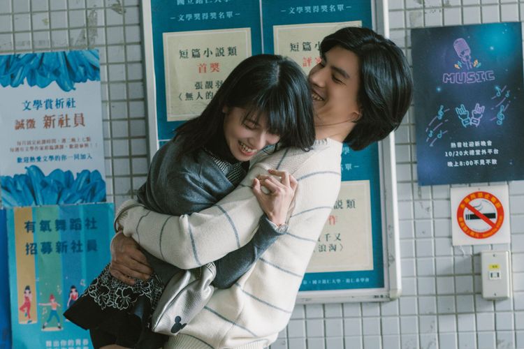 連俞涵（左）驚喜客串，和羅宏正談戀愛。三禾行銷提供