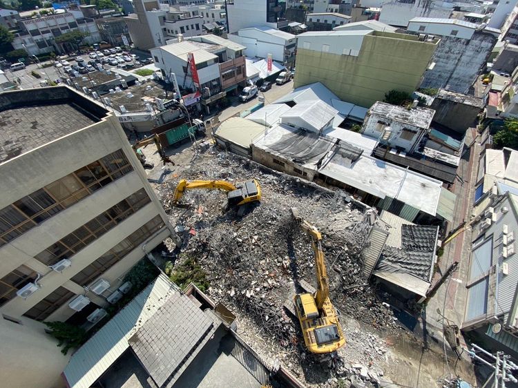 花蓮縣長徐榛蔚強調樓塌現場一定要今天拆除完畢。攝影中心攝