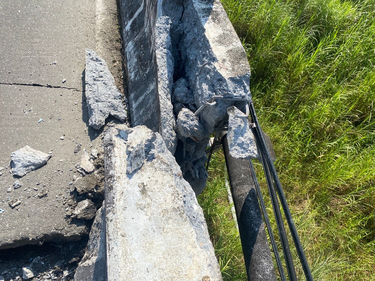 台東鹿野寶華橋因地震多處毀損。翻攝畫面