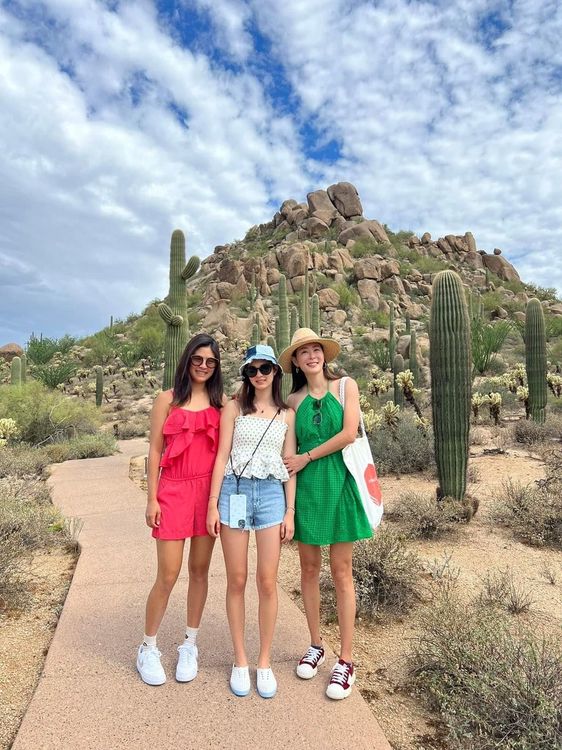 賈永婕（右起）和女兒小羽、安安。翻攝賈永婕臉書