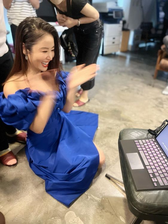 林心如開心地鼓掌。翻攝林心如臉書