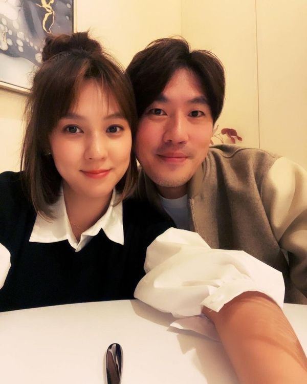 朱芯儀（左）罹患乳癌，有老公衛斯理伴走抗癌之路。翻攝朱芯儀臉書