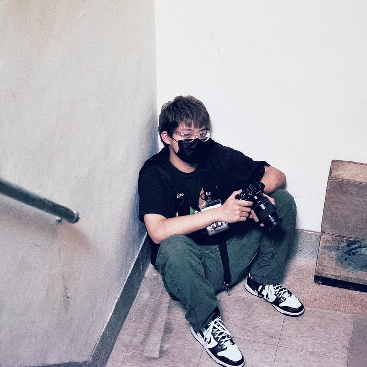 袁義靠攝影接了不少工作分擔家計。翻攝陸元琪臉書